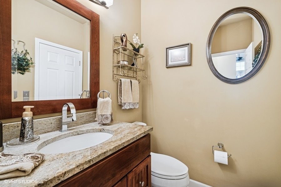802 Willow Court, Itasca, IL 60143