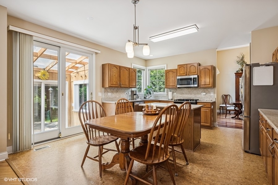 802 Willow Court, Itasca, IL 60143