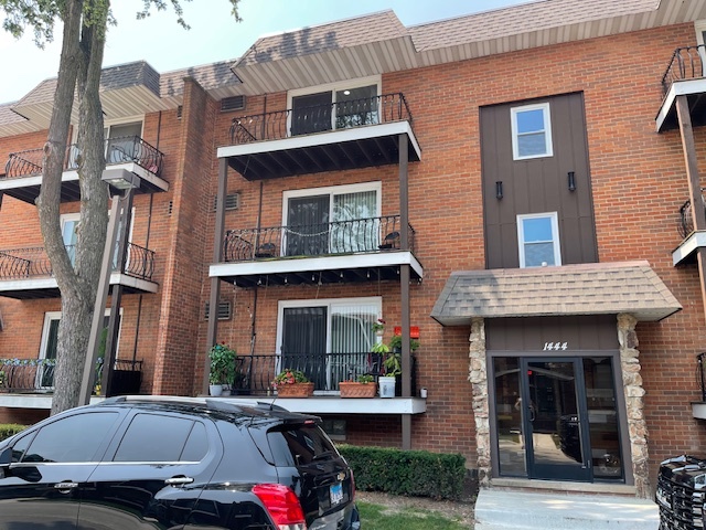 1444 Carriage Lane #5, Westmont, IL 60559