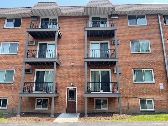 1444 Carriage Lane #5, Westmont, IL 60559