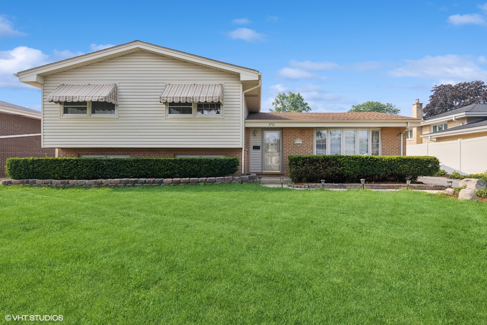 1711 W Woodland Avenue, Addison, IL 60101