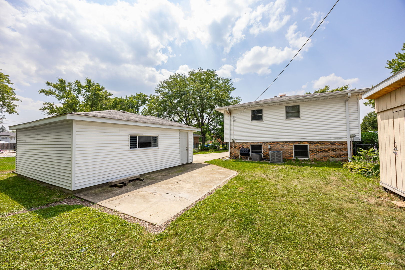 16419 Laura Lane, Oak Forest, IL 60452