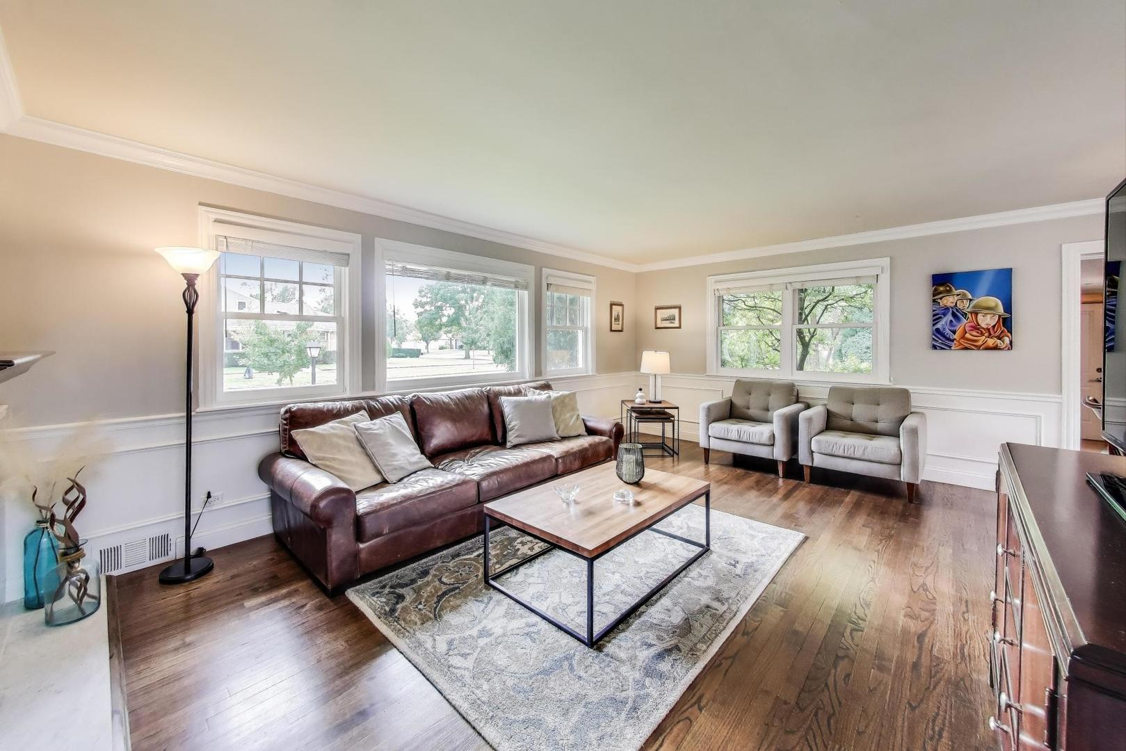 1000 E Lincoln Street, Mount Prospect, IL 60056