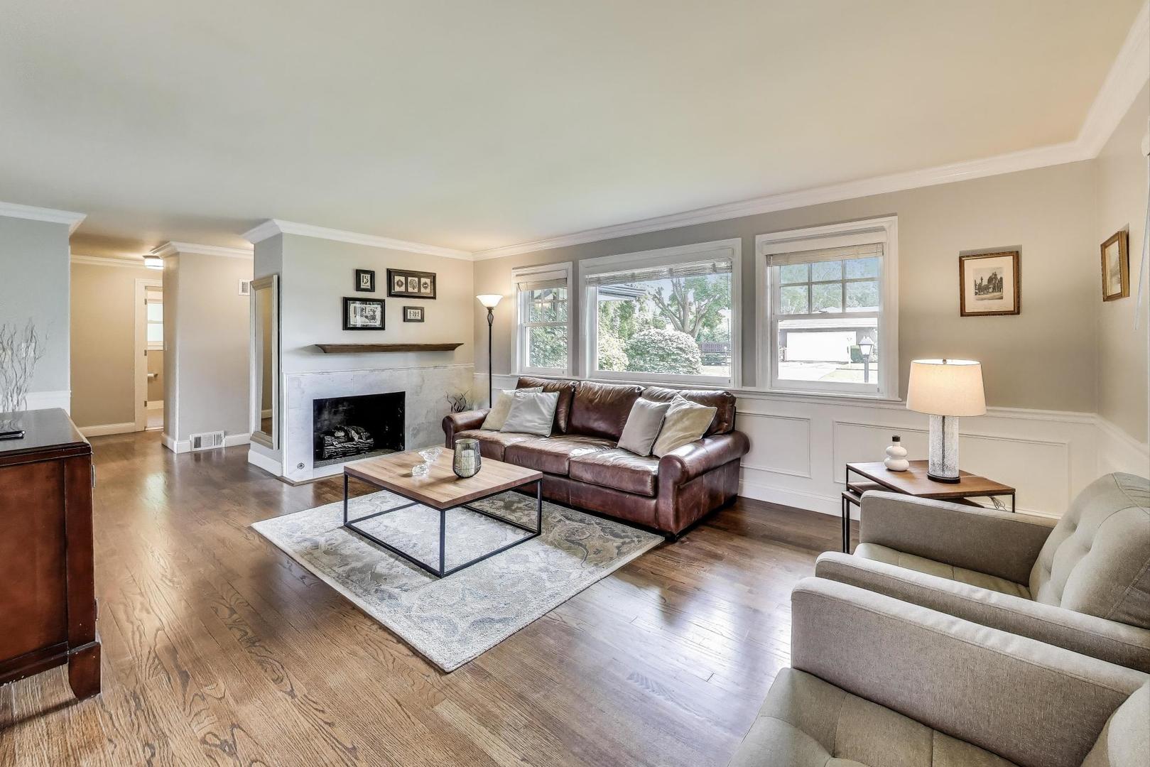 1000 E Lincoln Street, Mount Prospect, IL 60056