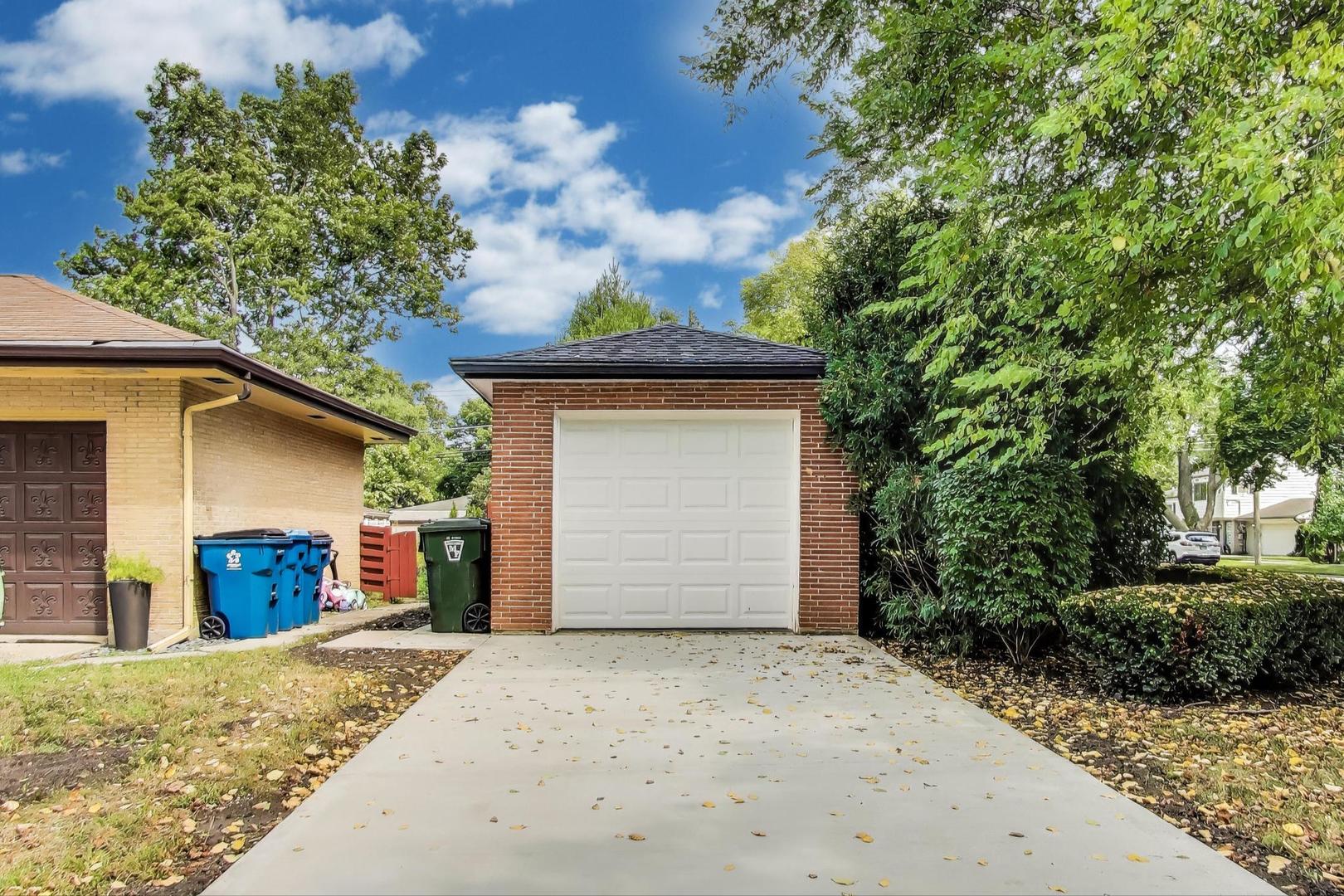1000 E Lincoln Street, Mount Prospect, IL 60056