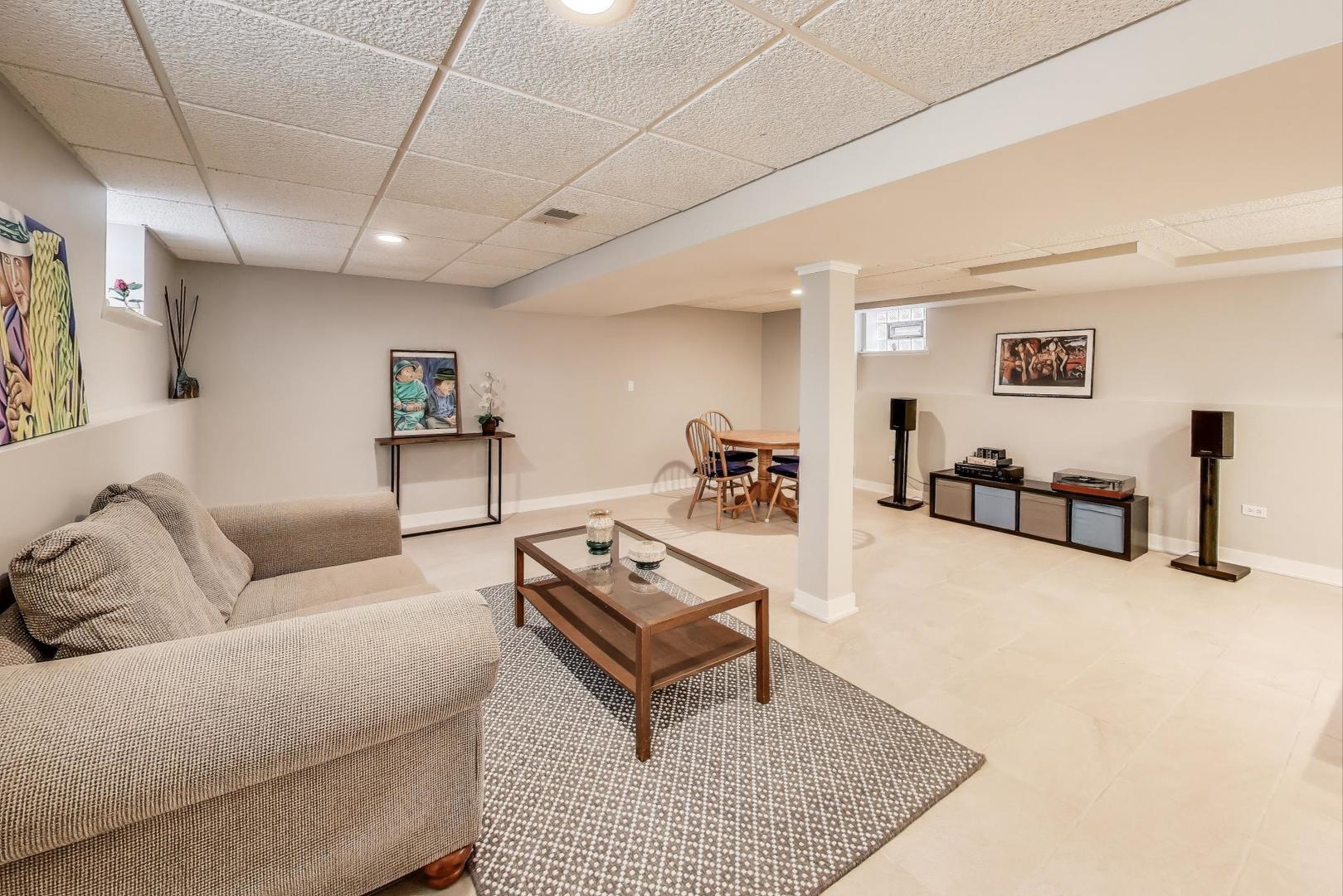 1000 E Lincoln Street, Mount Prospect, IL 60056