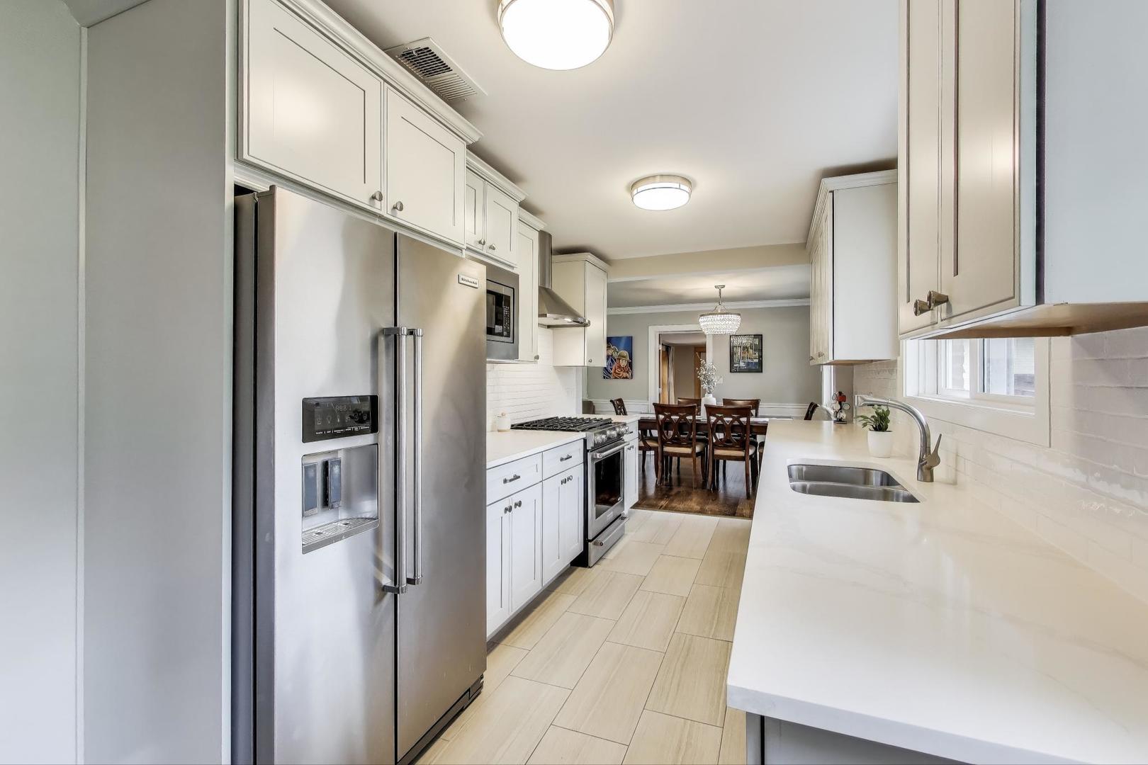 1000 E Lincoln Street, Mount Prospect, IL 60056