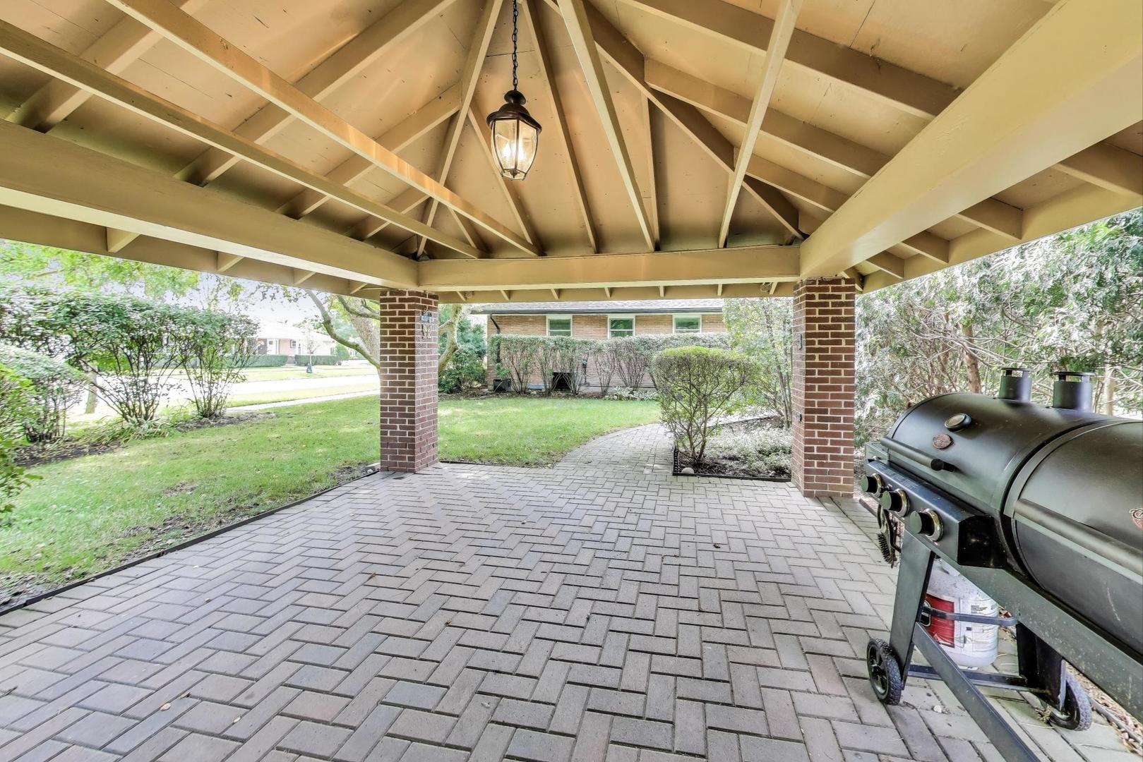 1000 E Lincoln Street, Mount Prospect, IL 60056