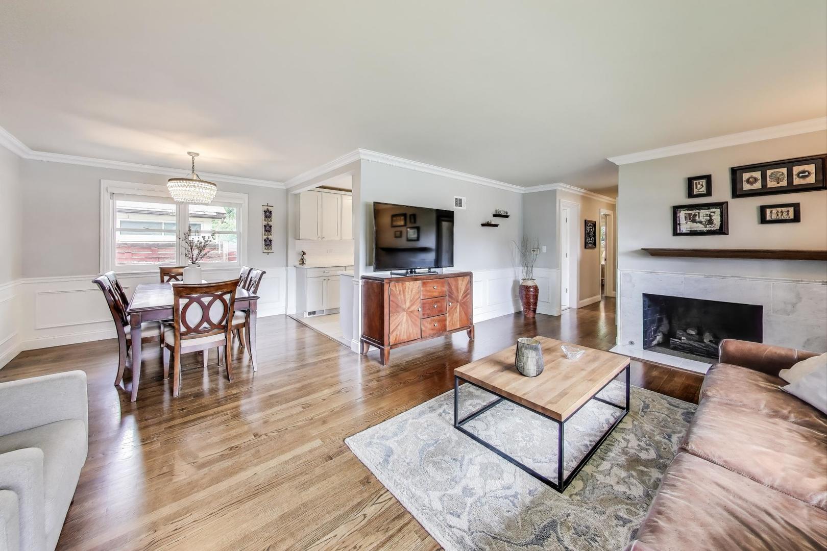 1000 E Lincoln Street, Mount Prospect, IL 60056