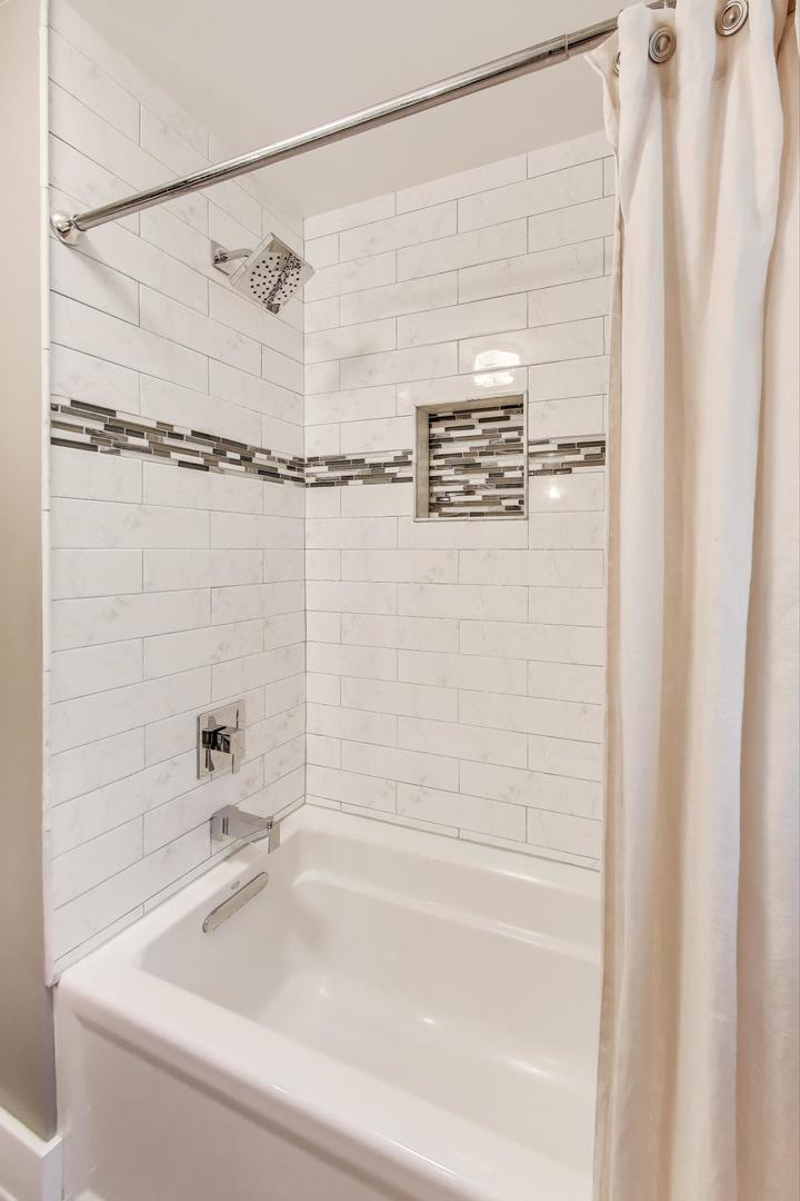 1000 E Lincoln Street, Mount Prospect, IL 60056