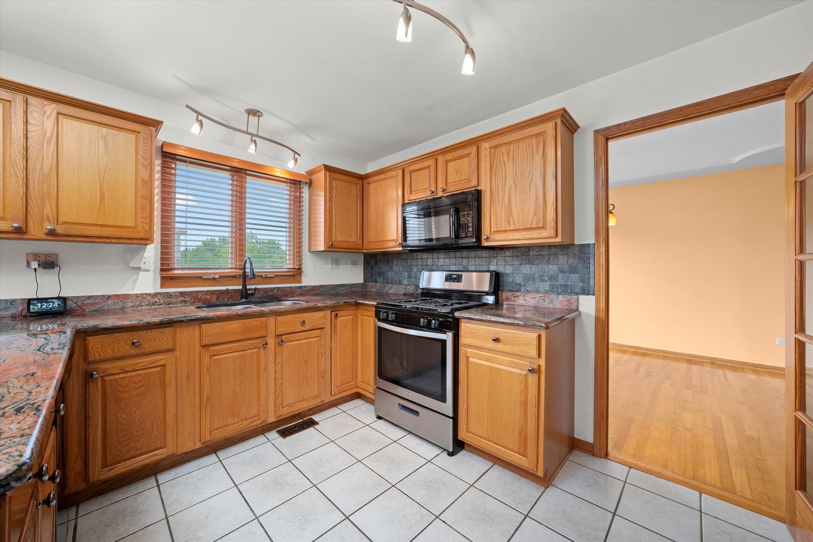 18528 Willow Avenue, Country Club Hills, IL 60478