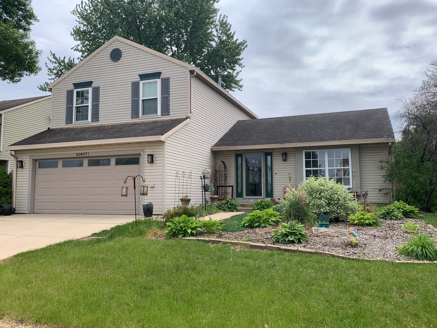 30W071 Kensington Drive, Warrenville, IL 60555