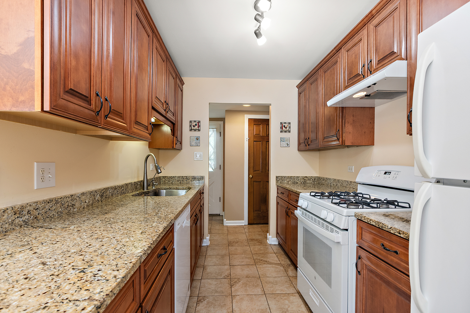 412 N Longwood Drive, Glenwood, IL 60425