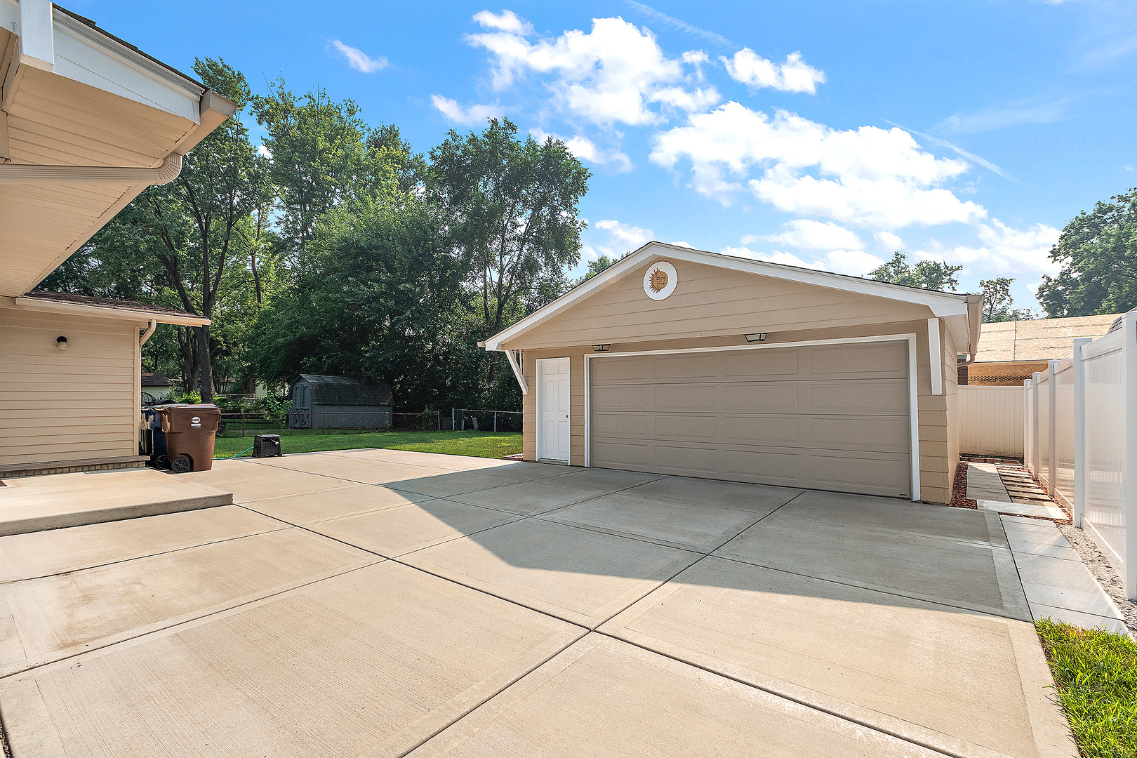 412 N Longwood Drive, Glenwood, IL 60425