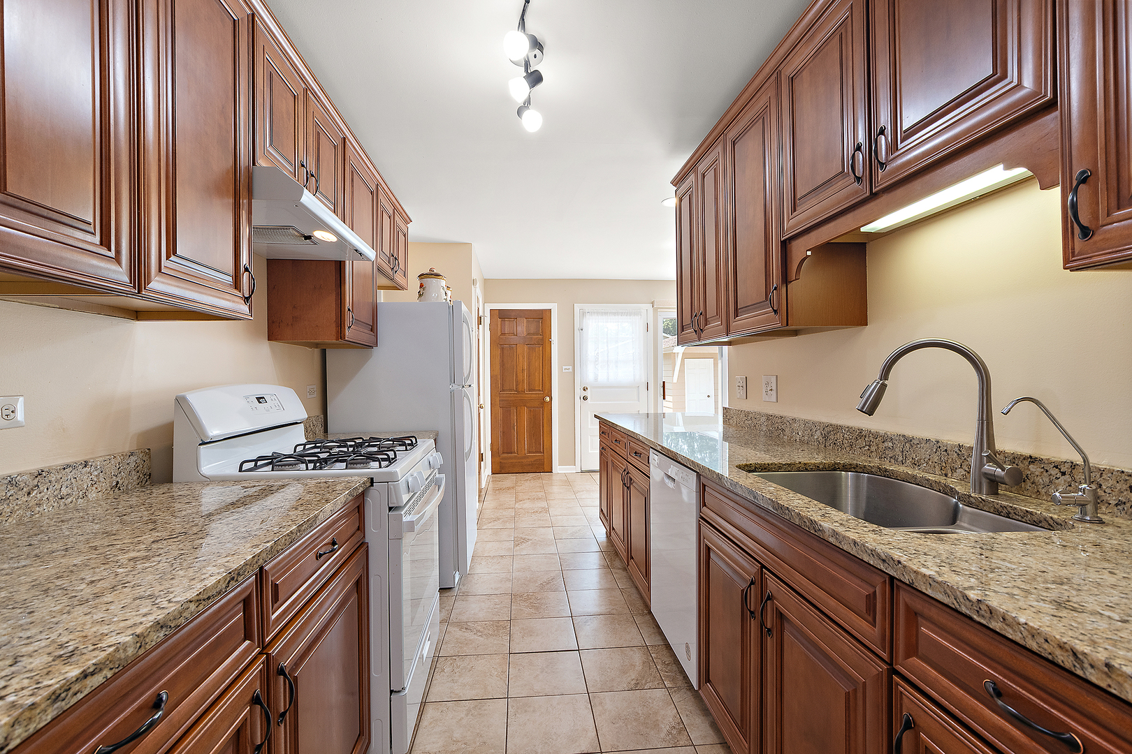 412 N Longwood Drive, Glenwood, IL 60425