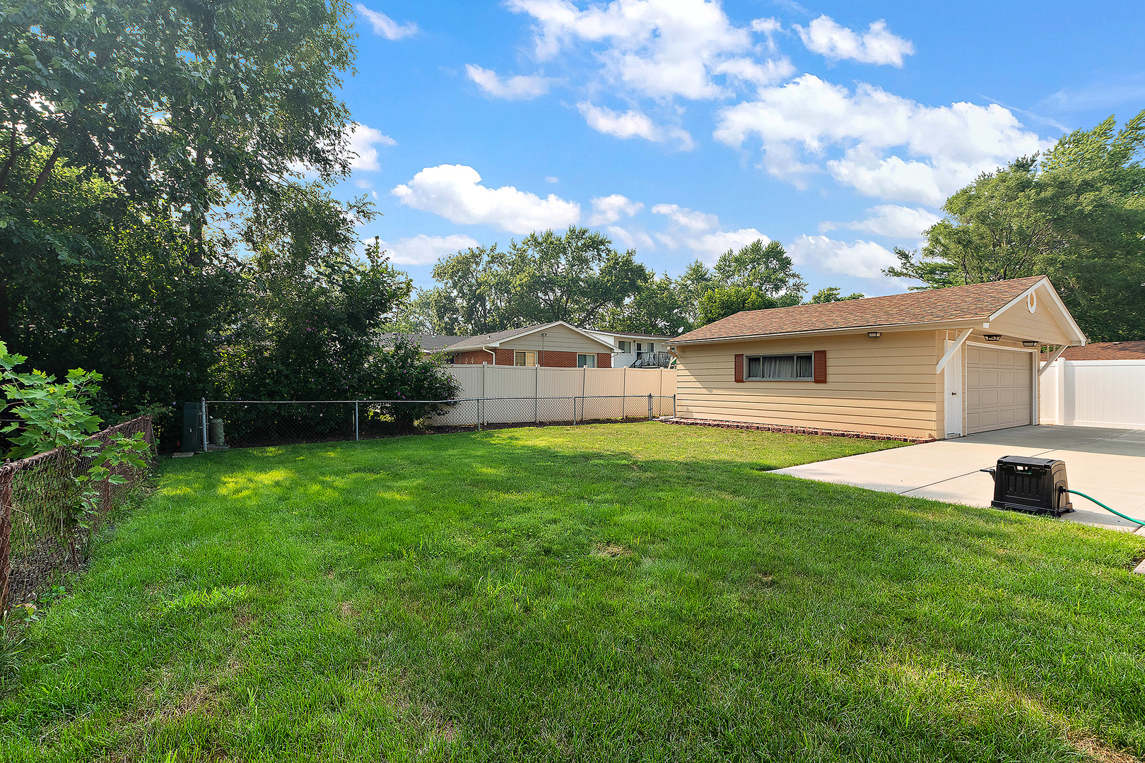 412 N Longwood Drive, Glenwood, IL 60425