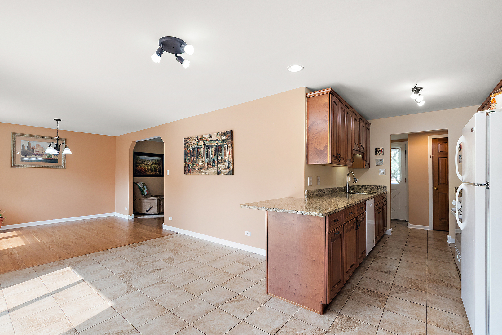 412 N Longwood Drive, Glenwood, IL 60425