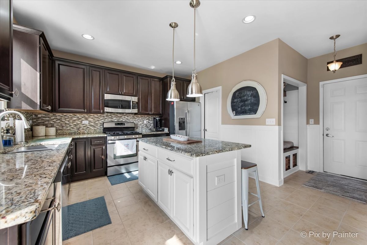 4106 Weaver Court, Oswego, IL 60543