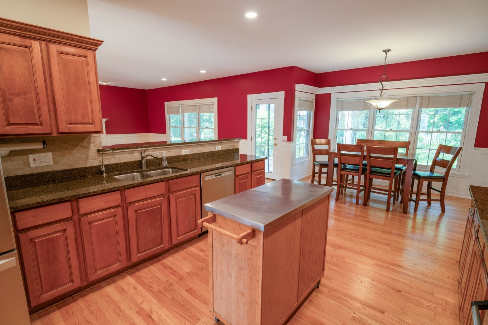 662 Waterbury Avenue, Gurnee, IL 60031