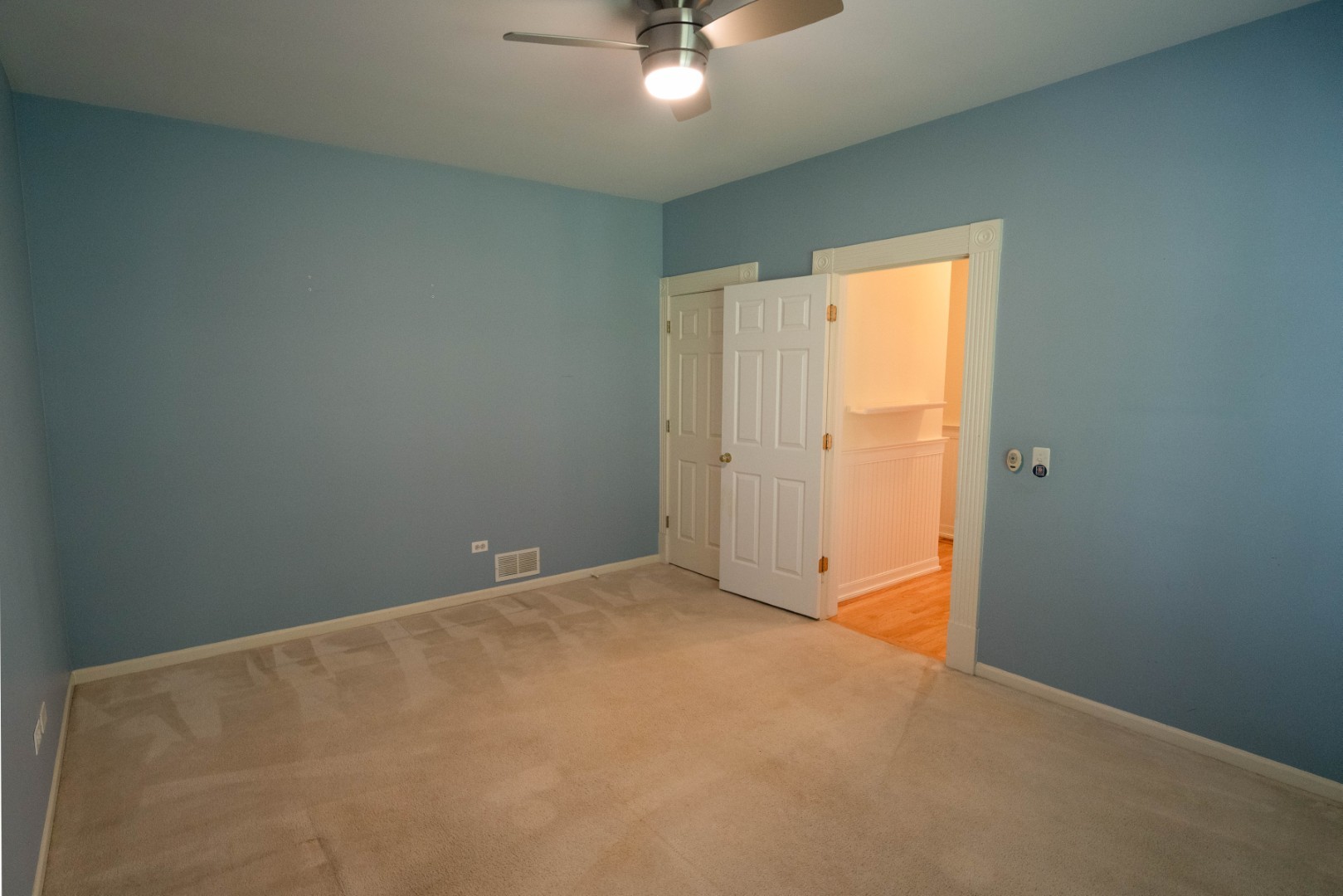 662 Waterbury Avenue, Gurnee, IL 60031