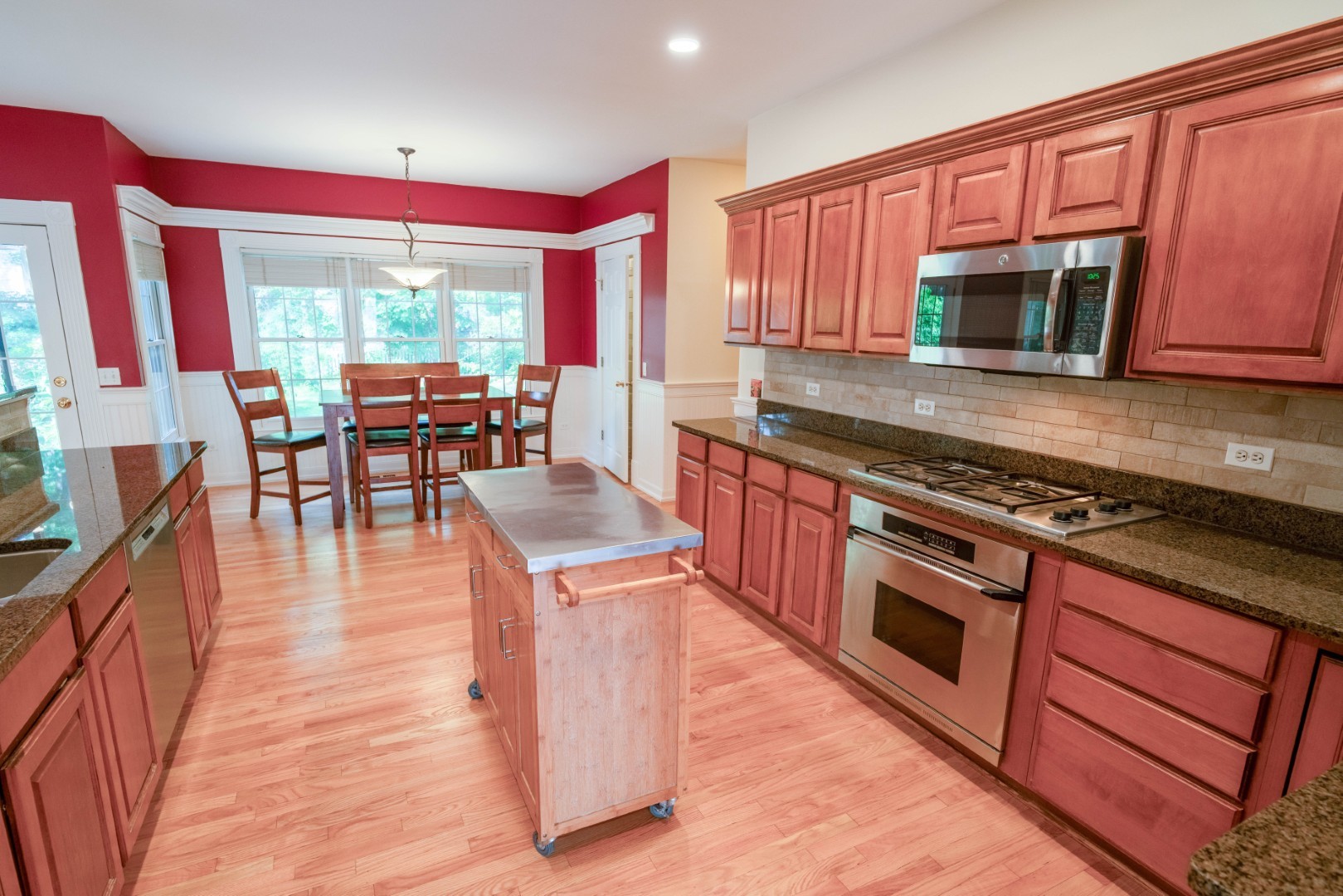 662 Waterbury Avenue, Gurnee, IL 60031