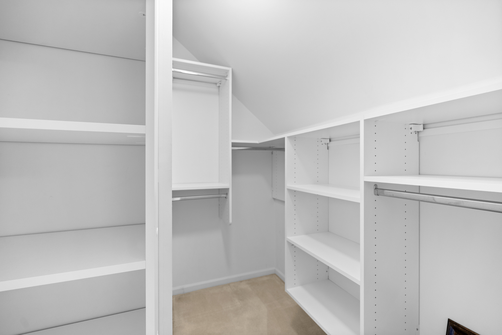 662 Waterbury Avenue, Gurnee, IL 60031