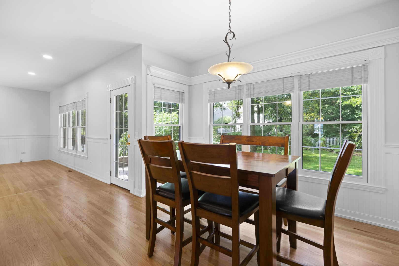 662 Waterbury Avenue, Gurnee, IL 60031