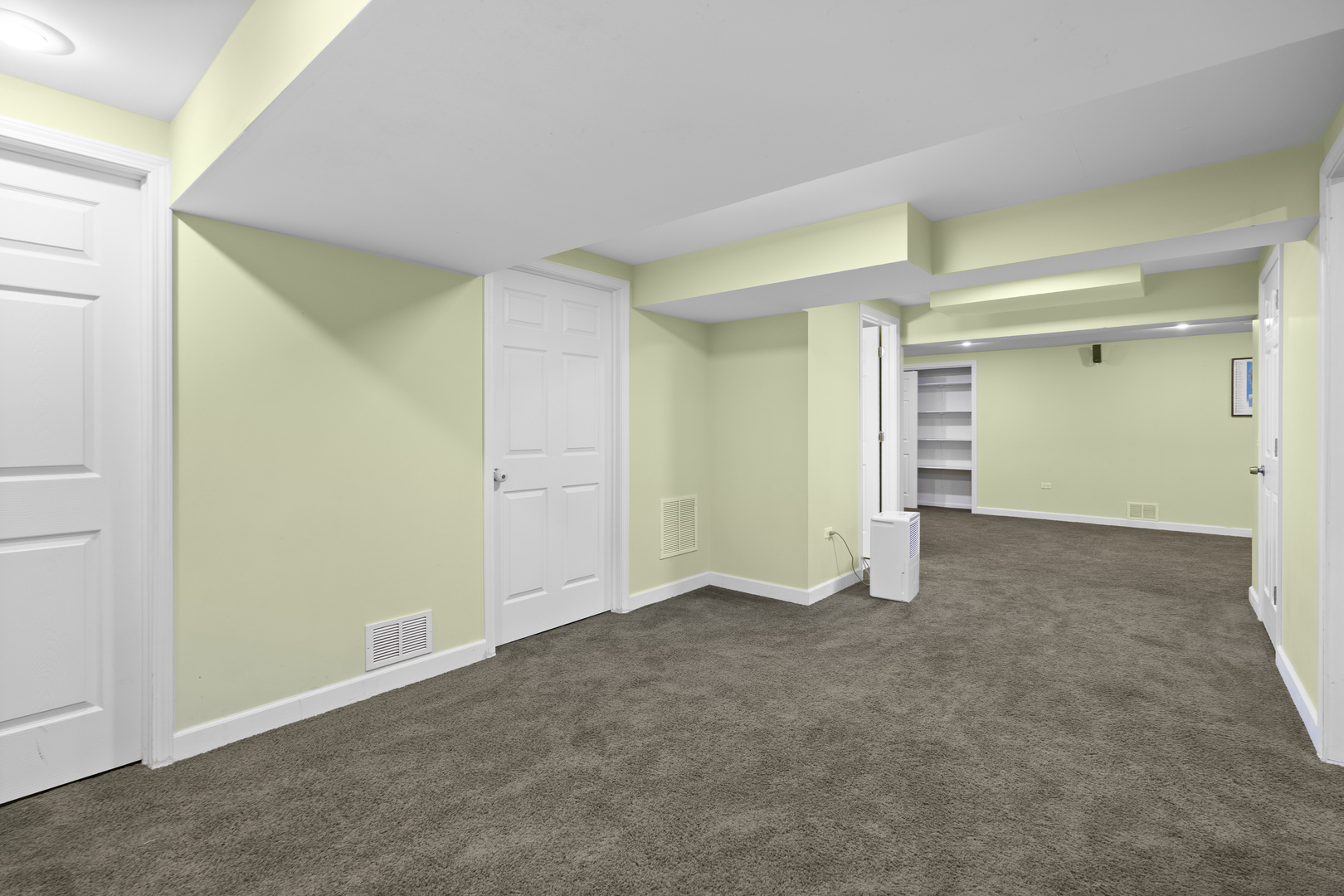 662 Waterbury Avenue, Gurnee, IL 60031