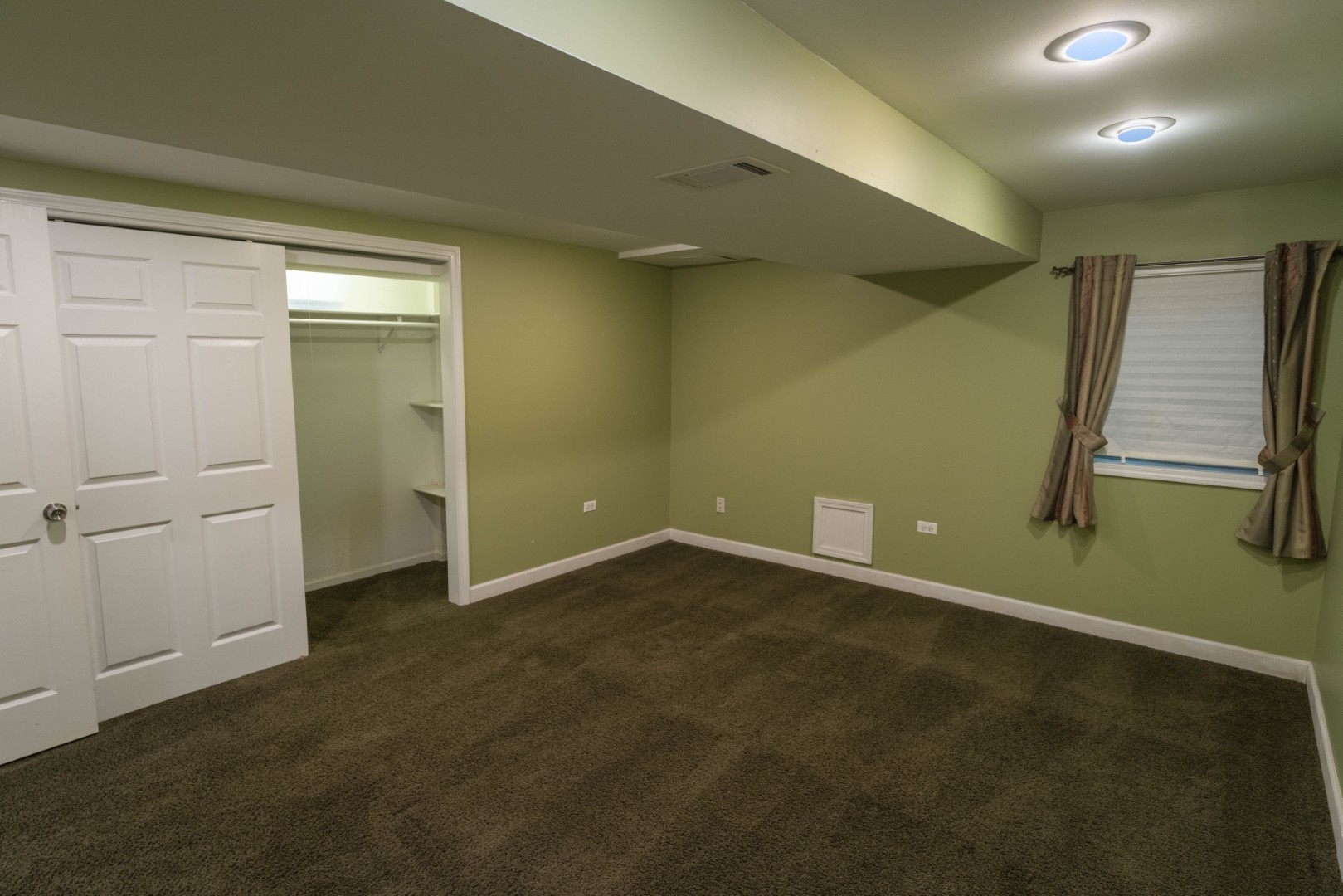 662 Waterbury Avenue, Gurnee, IL 60031