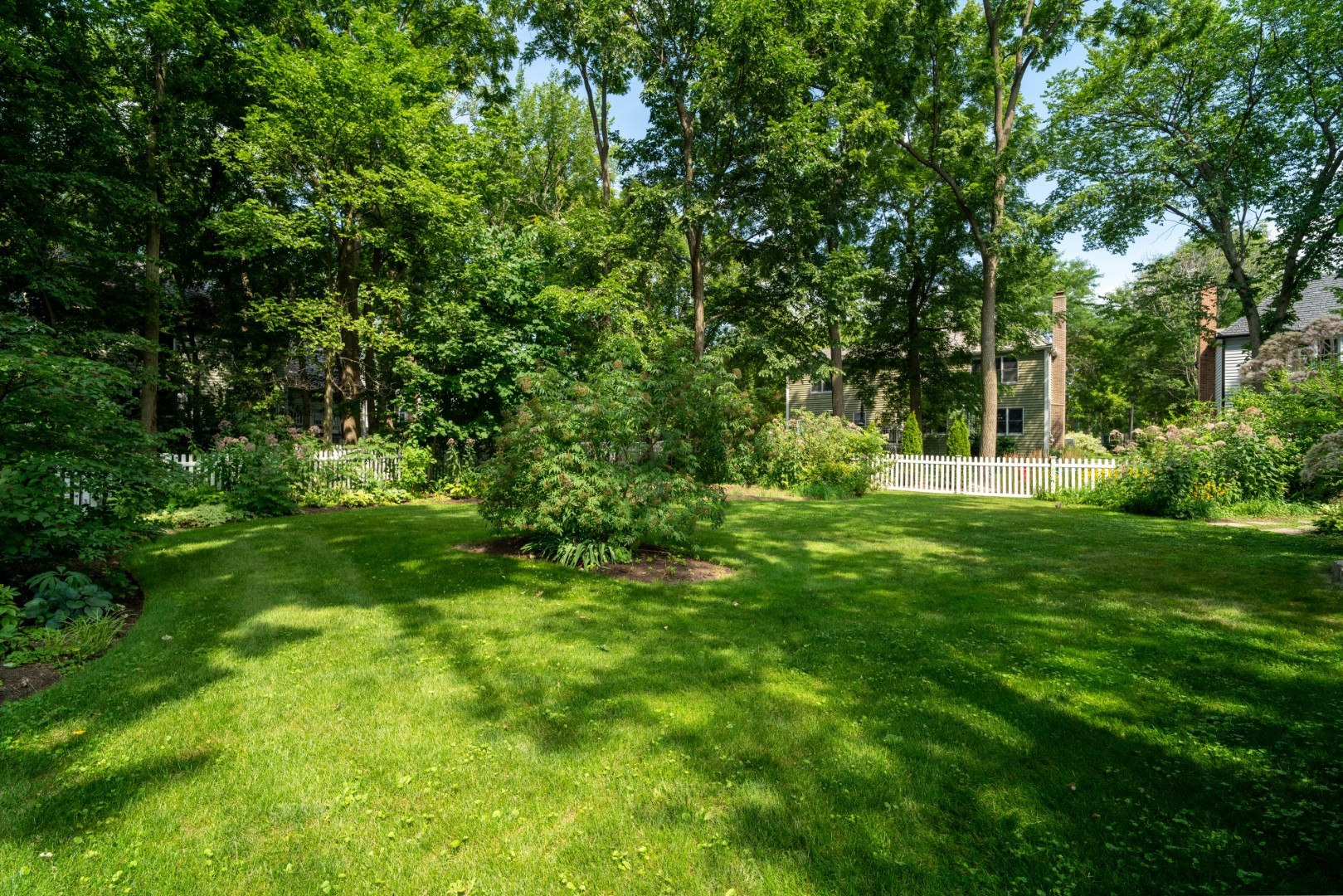 662 Waterbury Avenue, Gurnee, IL 60031
