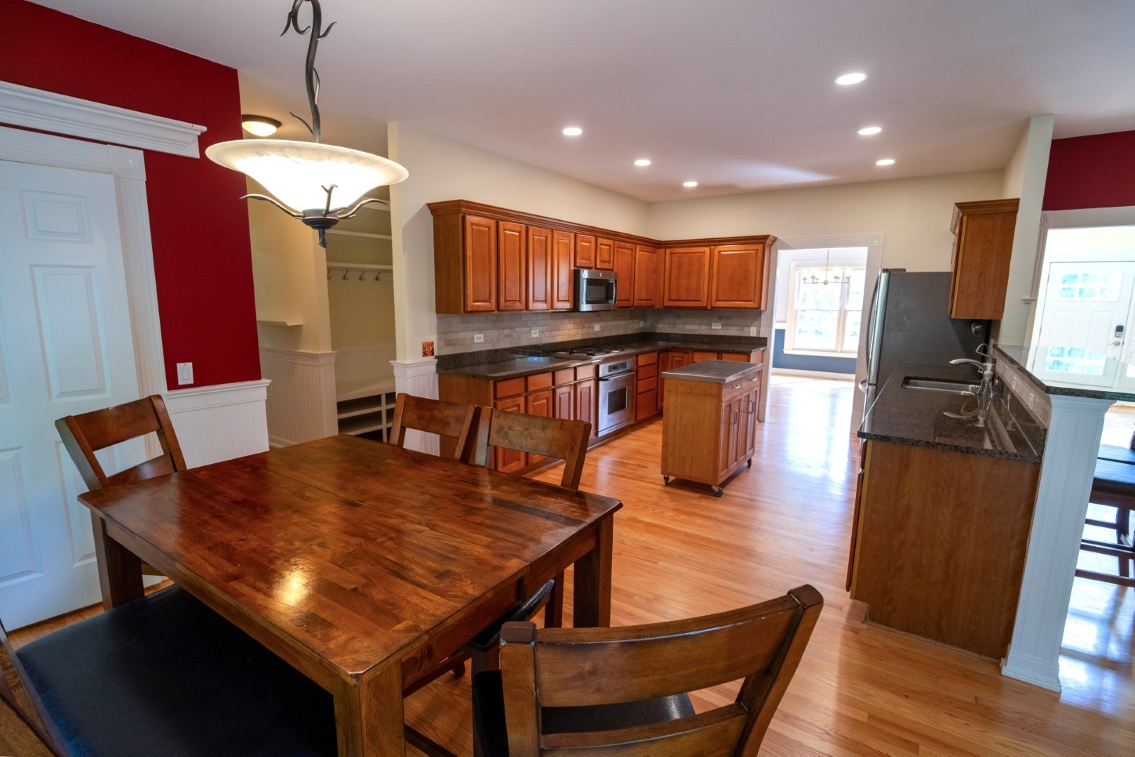 662 Waterbury Avenue, Gurnee, IL 60031