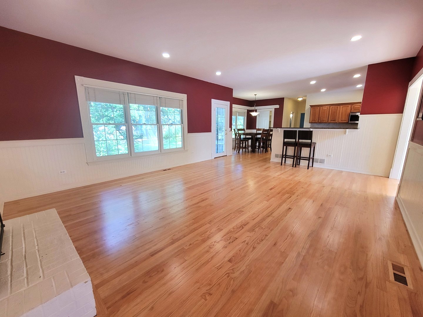 662 Waterbury Avenue, Gurnee, IL 60031