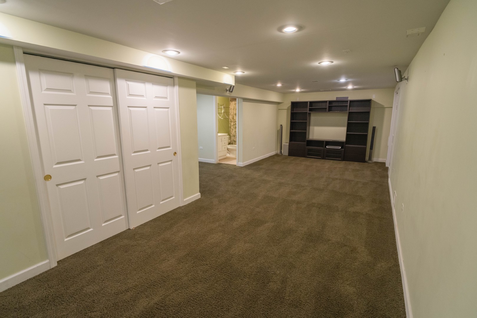662 Waterbury Avenue, Gurnee, IL 60031