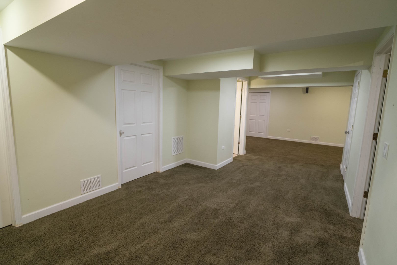 662 Waterbury Avenue, Gurnee, IL 60031