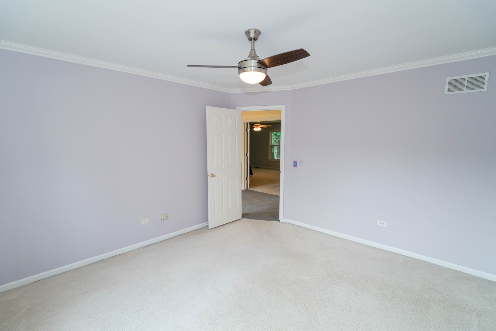 662 Waterbury Avenue, Gurnee, IL 60031