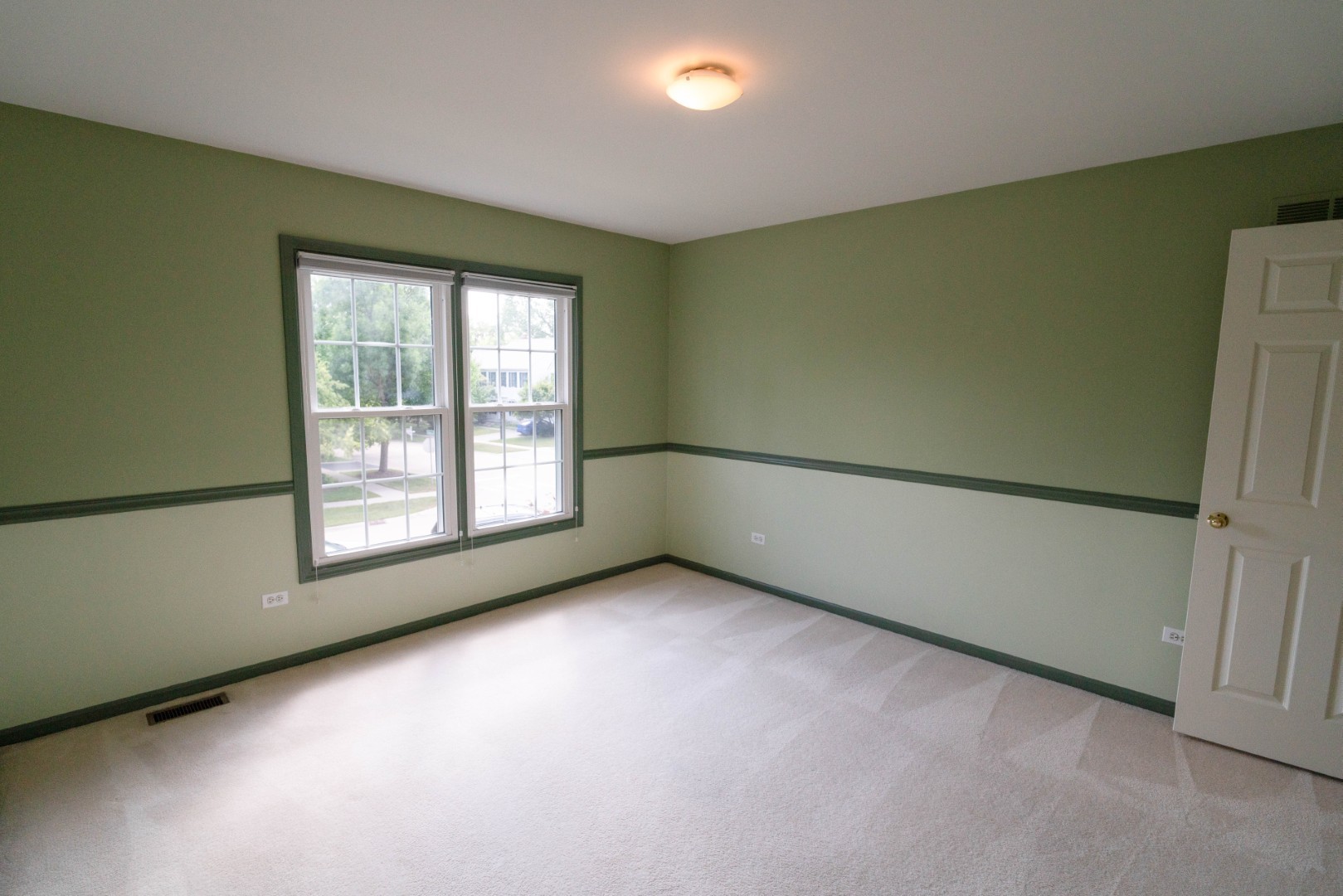 662 Waterbury Avenue, Gurnee, IL 60031