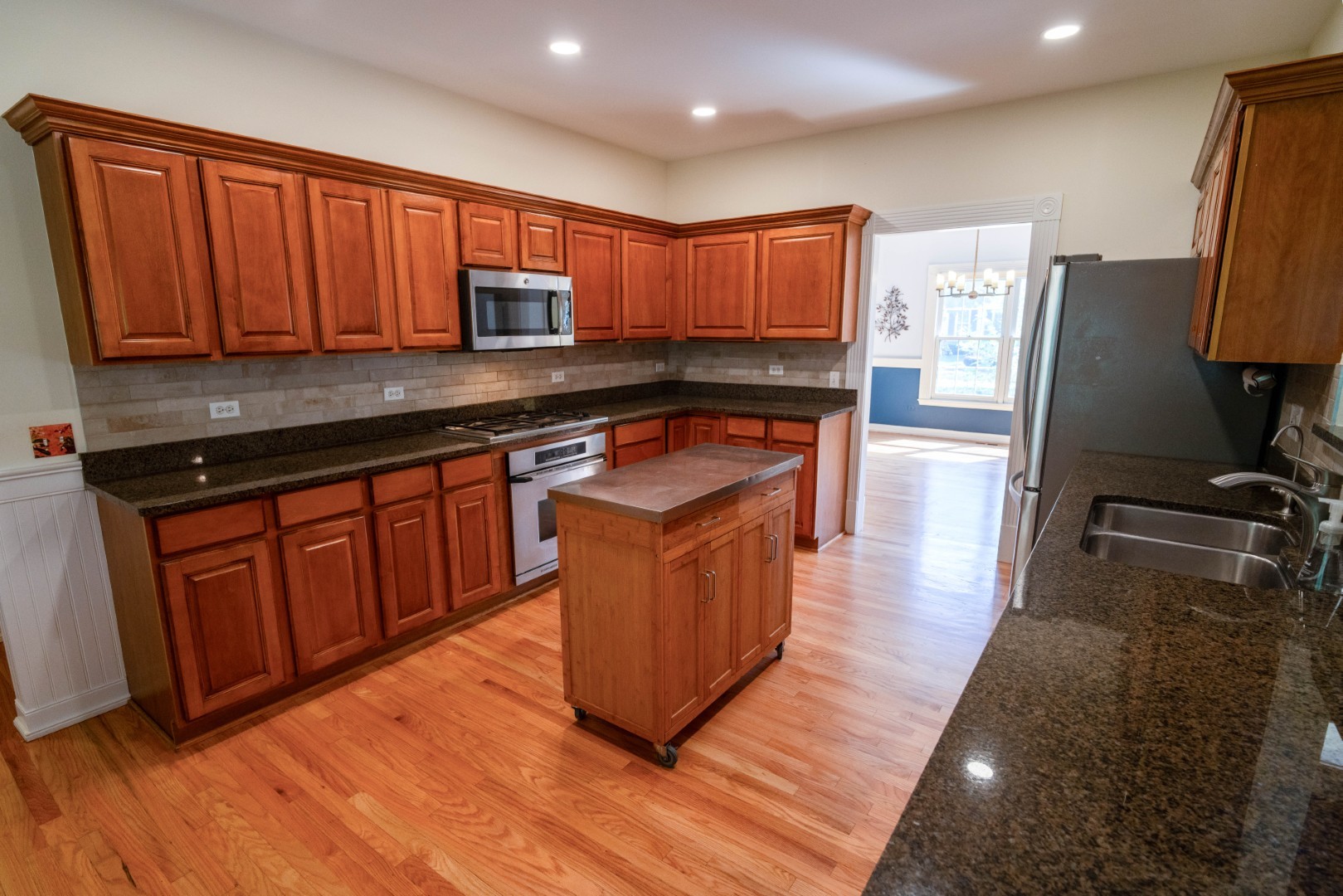 662 Waterbury Avenue, Gurnee, IL 60031