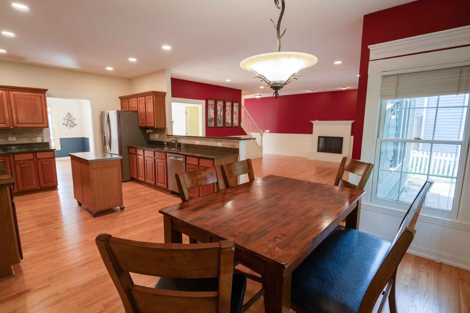 662 Waterbury Avenue, Gurnee, IL 60031