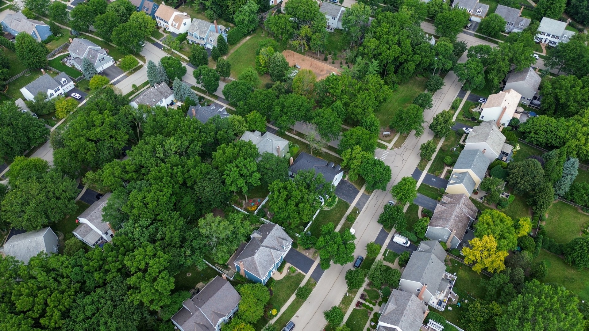 662 Waterbury Avenue, Gurnee, IL 60031