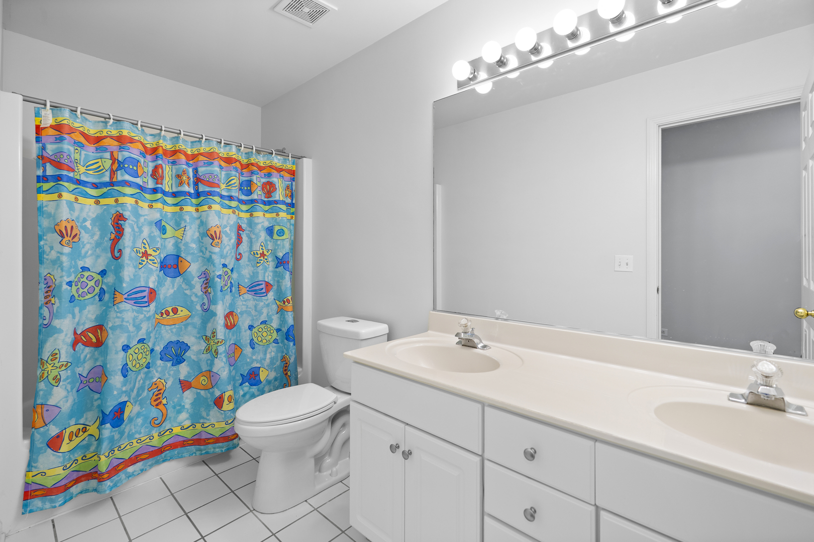 662 Waterbury Avenue, Gurnee, IL 60031