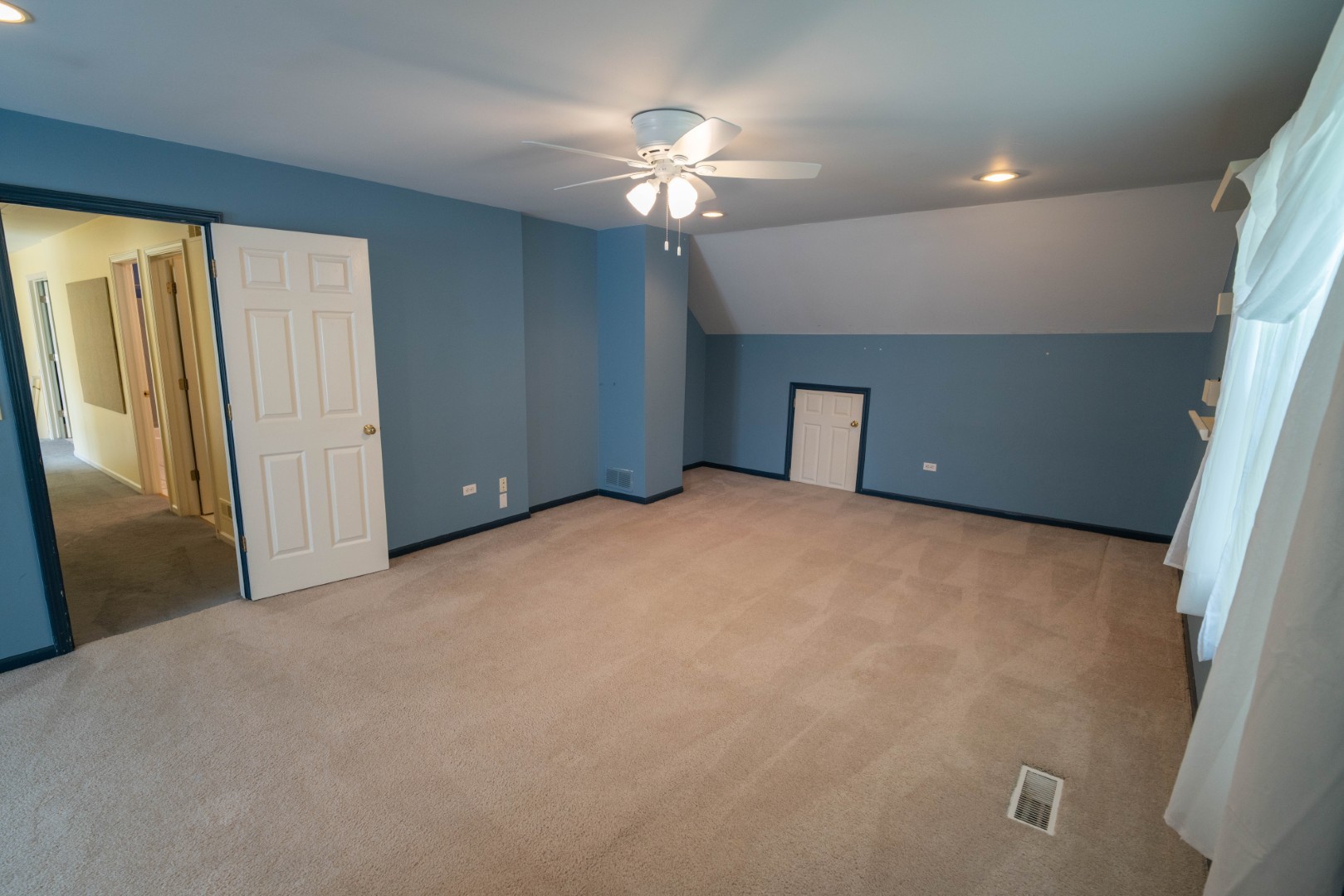 662 Waterbury Avenue, Gurnee, IL 60031