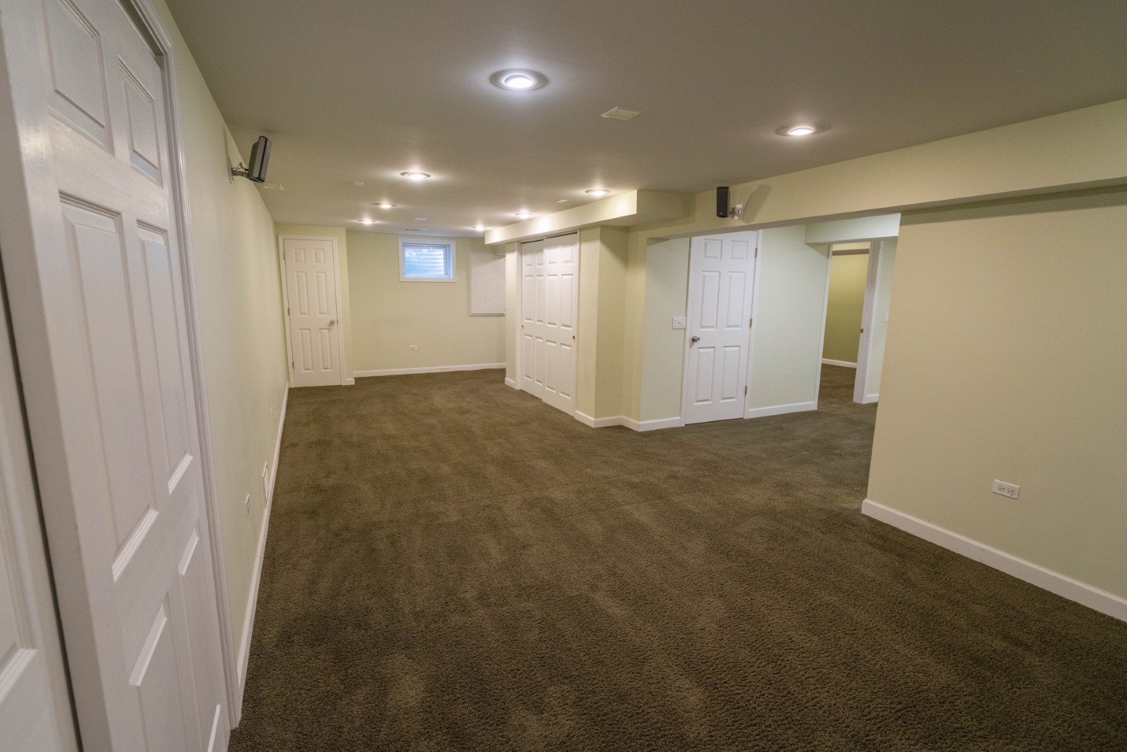 662 Waterbury Avenue, Gurnee, IL 60031