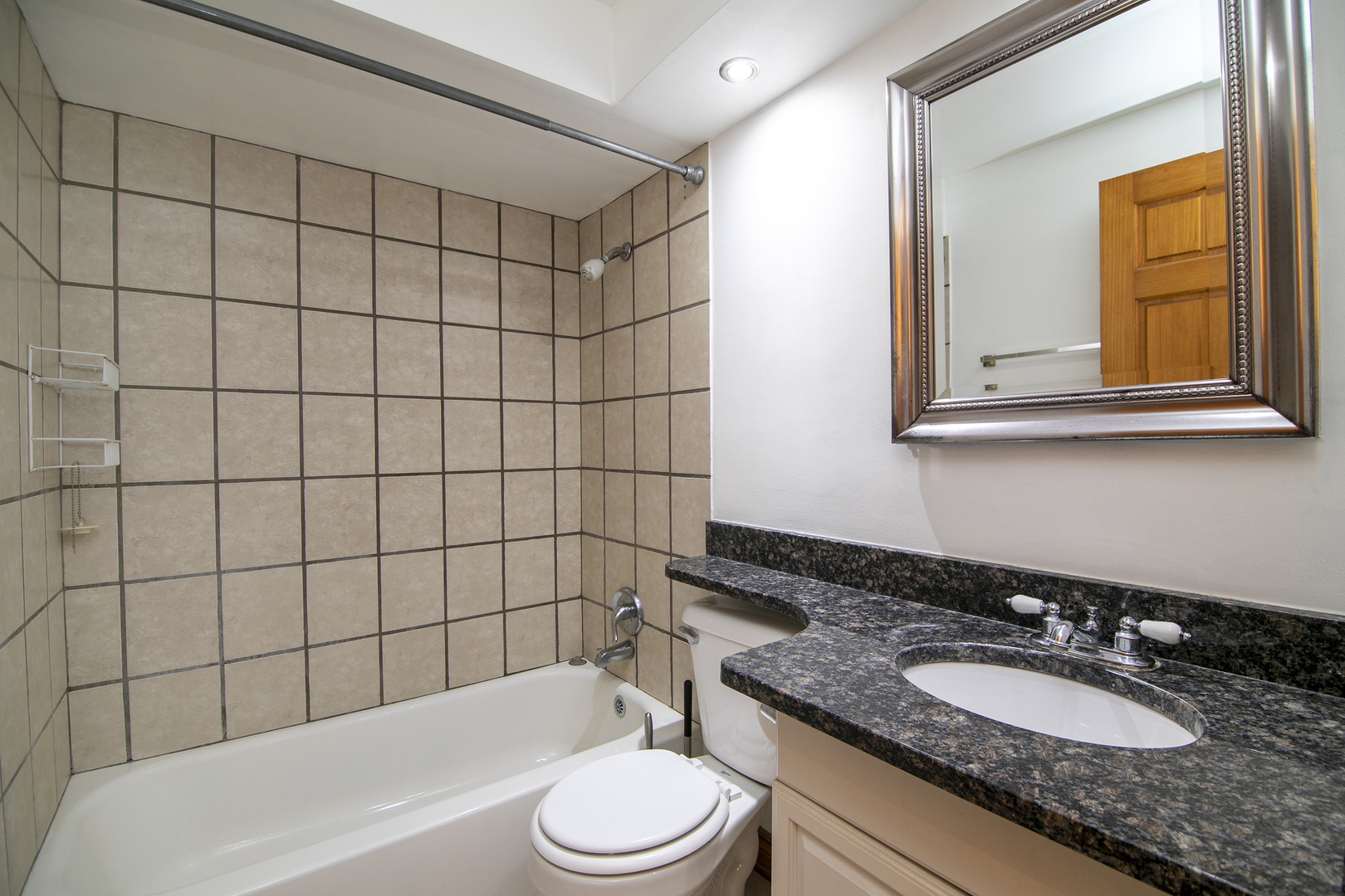 6642 W 64TH Place #2W, Chicago, IL 60638