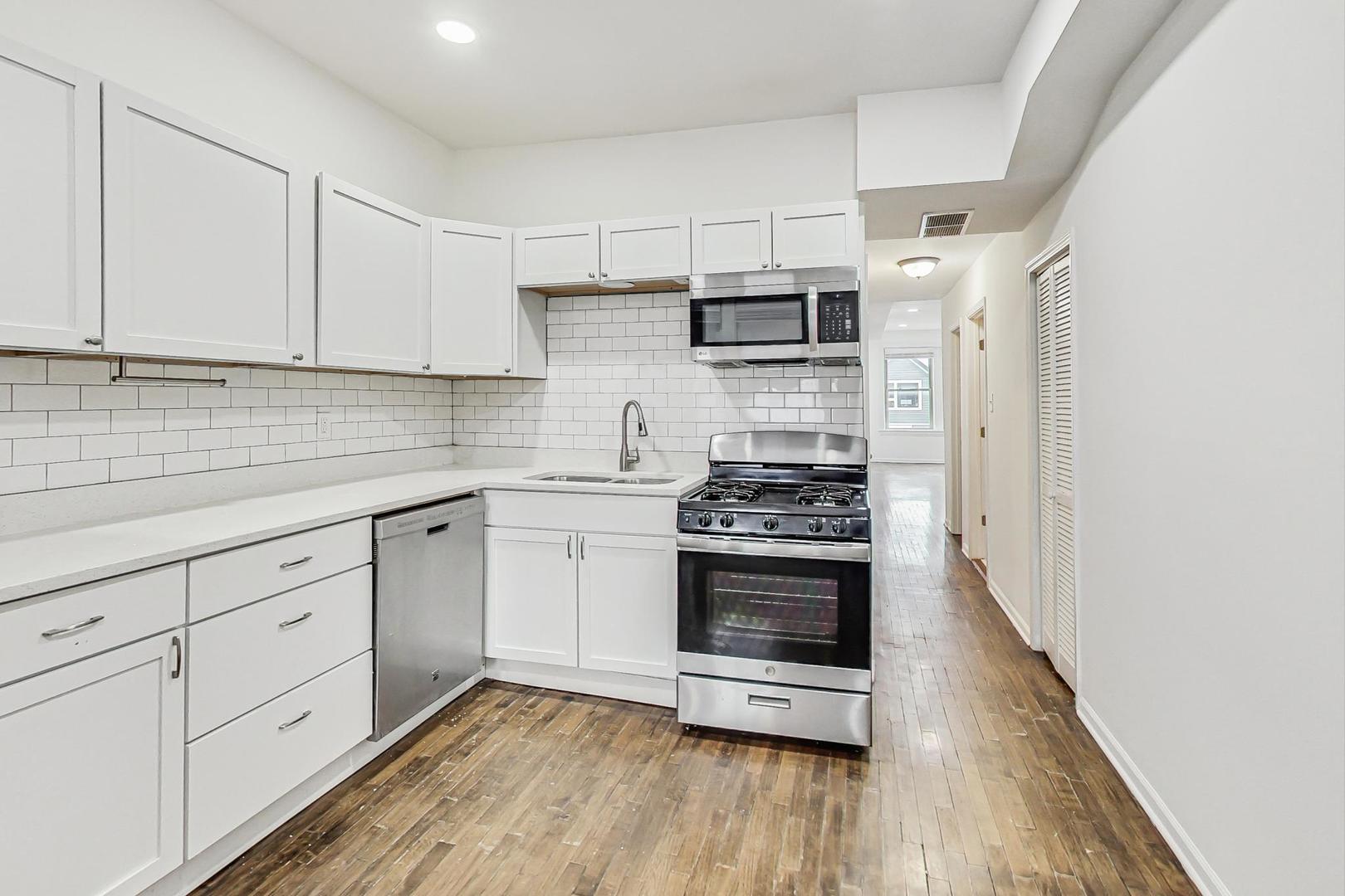 3330 W Hutchinson Street #2, Chicago, IL 60618