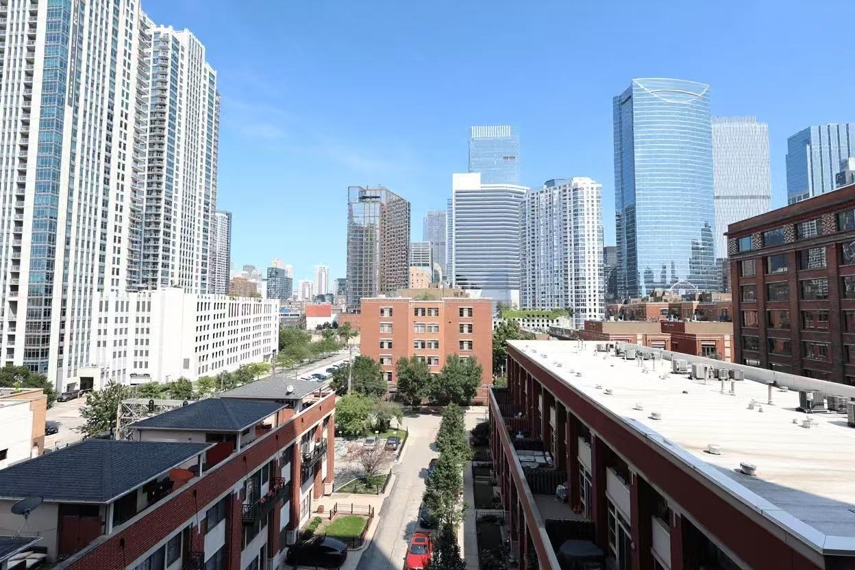 330 N Jefferson Street #602, Chicago, IL 60661