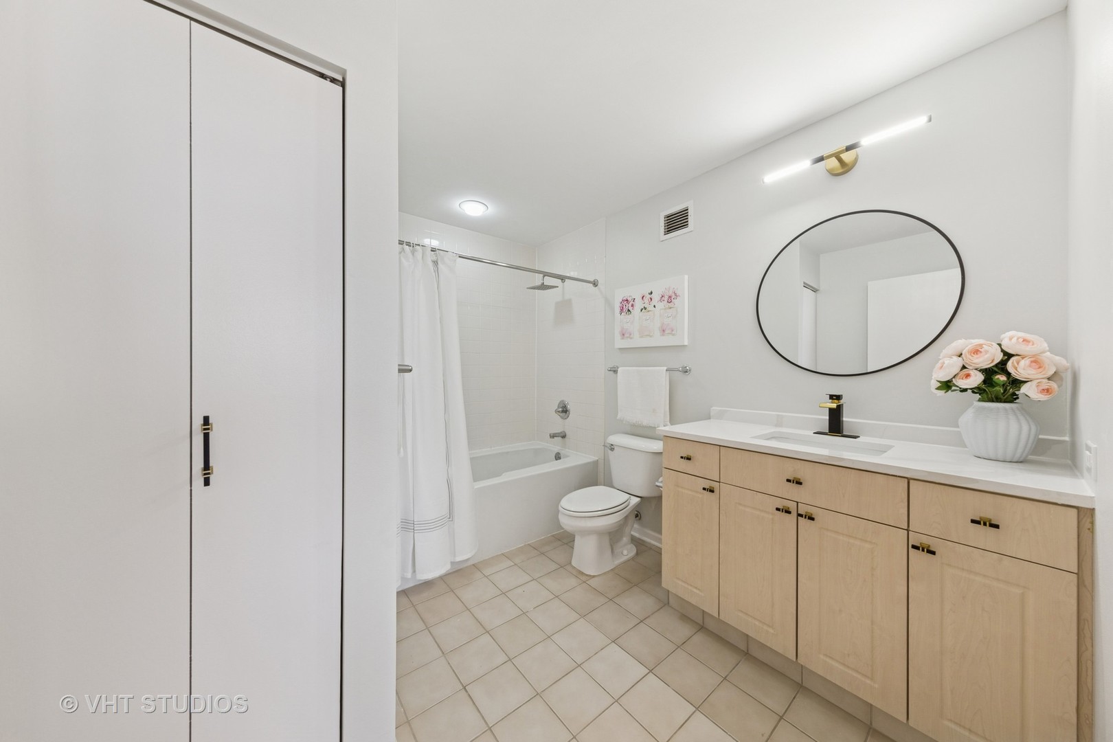 330 N Jefferson Street #602, Chicago, IL 60661