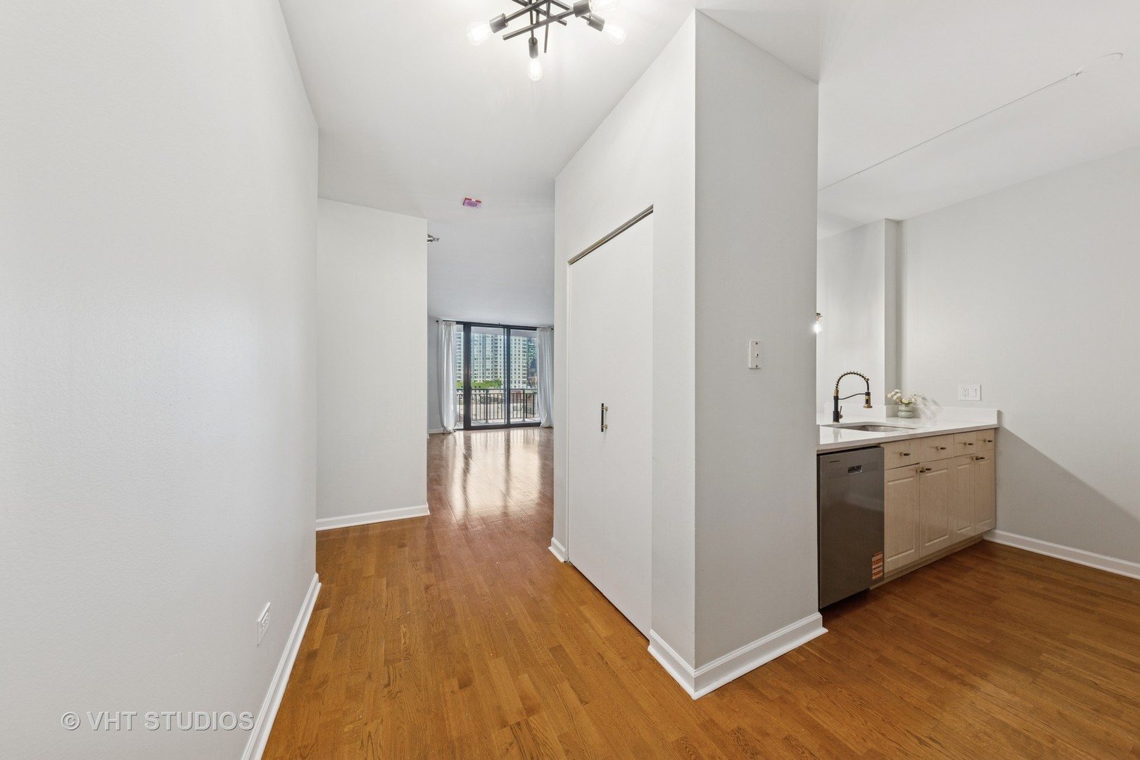 330 N Jefferson Street #602, Chicago, IL 60661