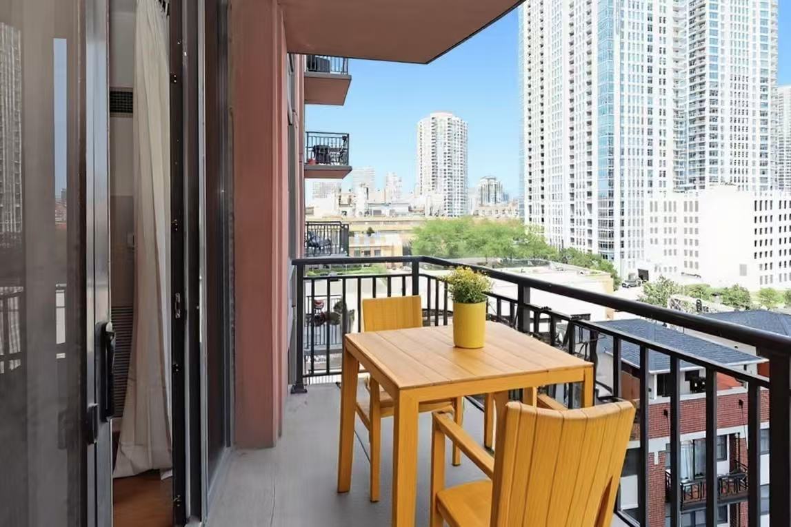 330 N Jefferson Street #602, Chicago, IL 60661