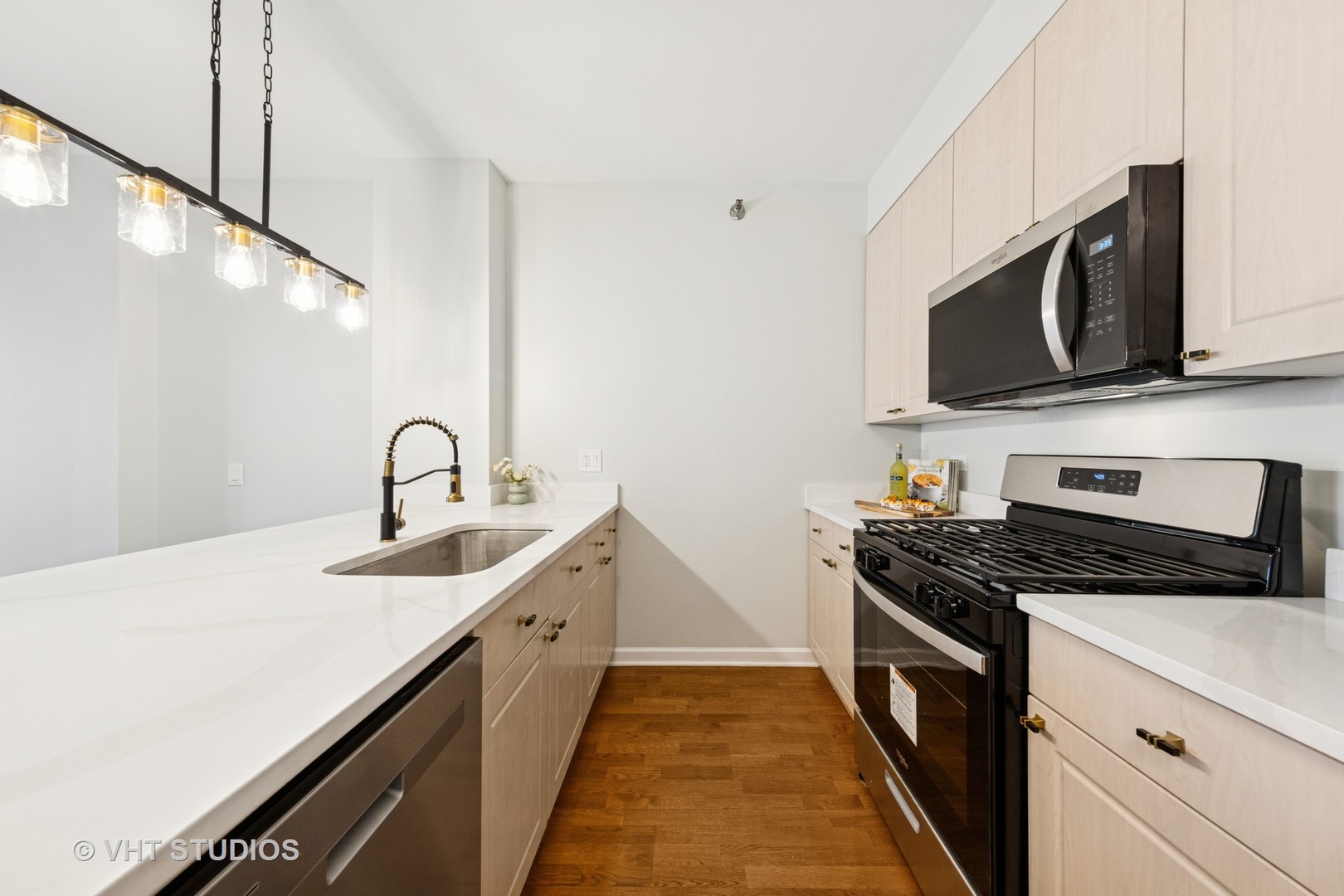 330 N Jefferson Street #602, Chicago, IL 60661