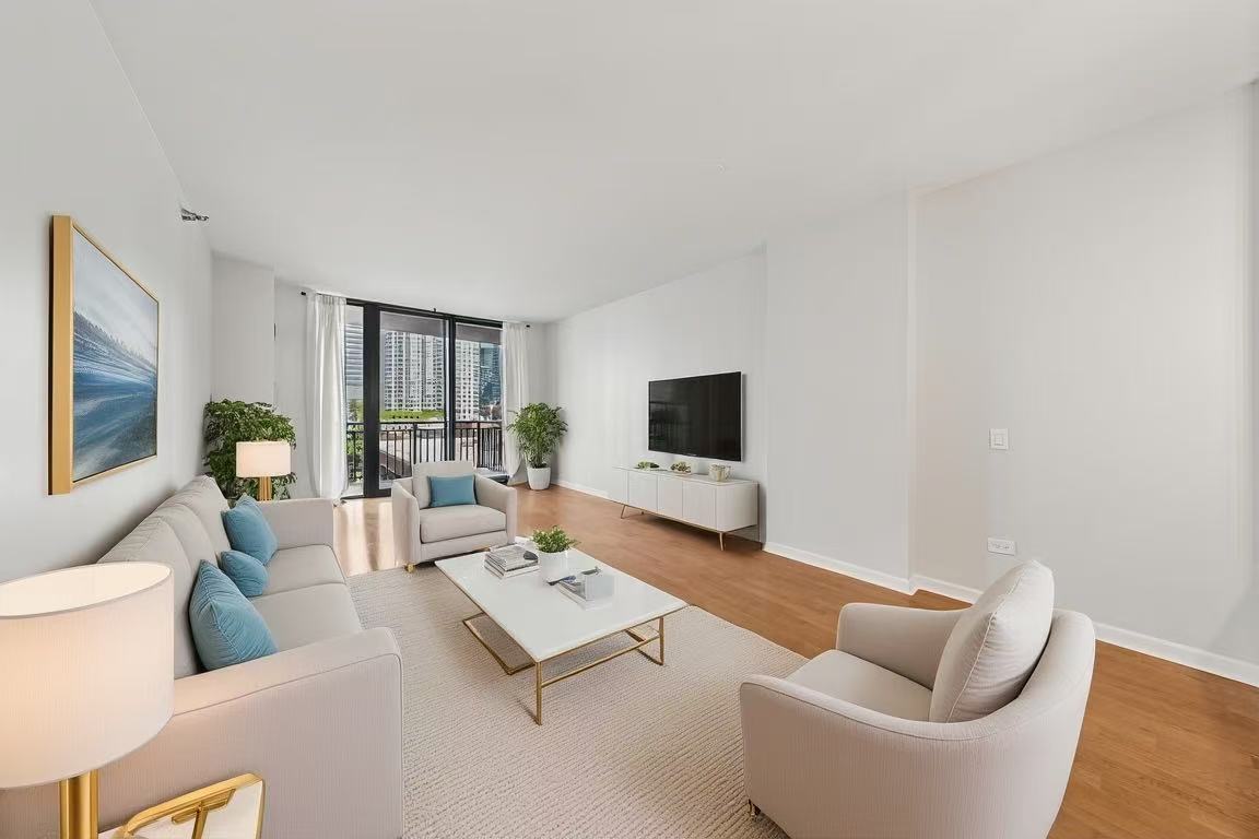 330 N Jefferson Street #602, Chicago, IL 60661